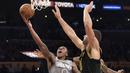 Pebasket LA Lakers, Brook Lopez, menghadang pebasket Minnesota Timberwolves, Jeff Teague, pada laga NBA di di Staples Center, Sabtu (7/4/2018). Timberwolves menang 113-96 atas LA Lakers. (AP/Reed Saxon)