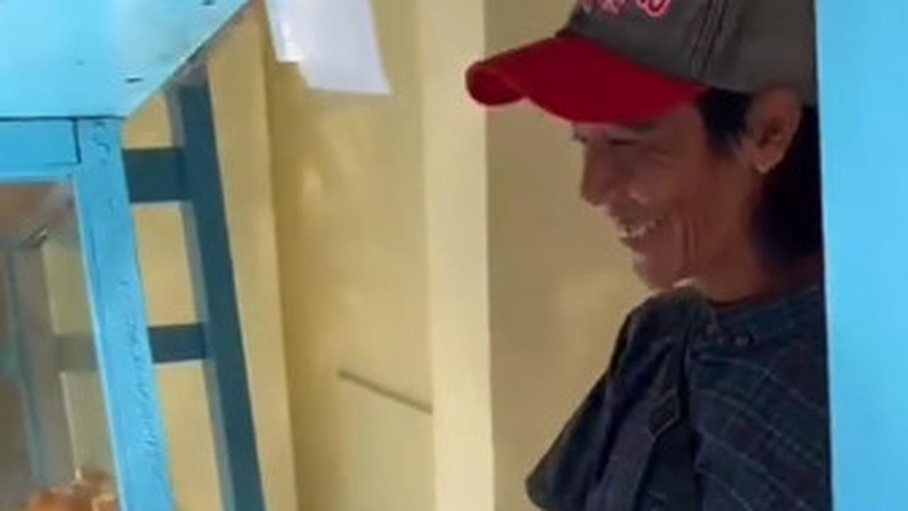 "Bukan," ungkap pria tersebut.