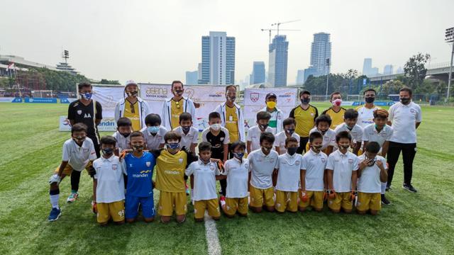 Asiana Soccer School membangun sepak bola Indonesia.