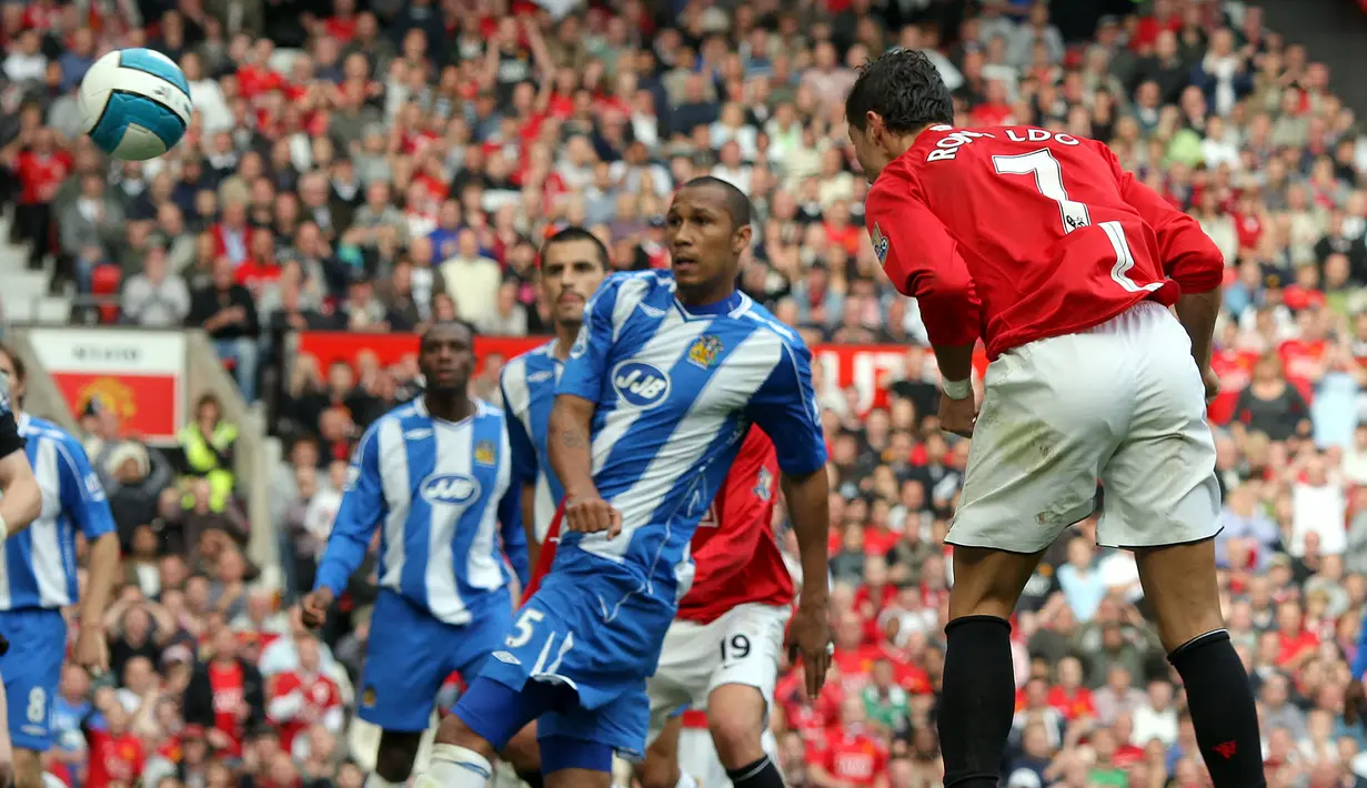 Wigan Athletics. Cristiano Ronaldo juga telah membukukan 6 gol saat bersua Wigan Athletics di Liga Inggris. Gol pertamanya dicetak pada pekan ke-28 musim 2005/2006. Gol terakhirnya dicetak pada pekan terakhir musim 2007/2008 melalui eksekusi penalti. (Foto: AFP/Andrew Yates)