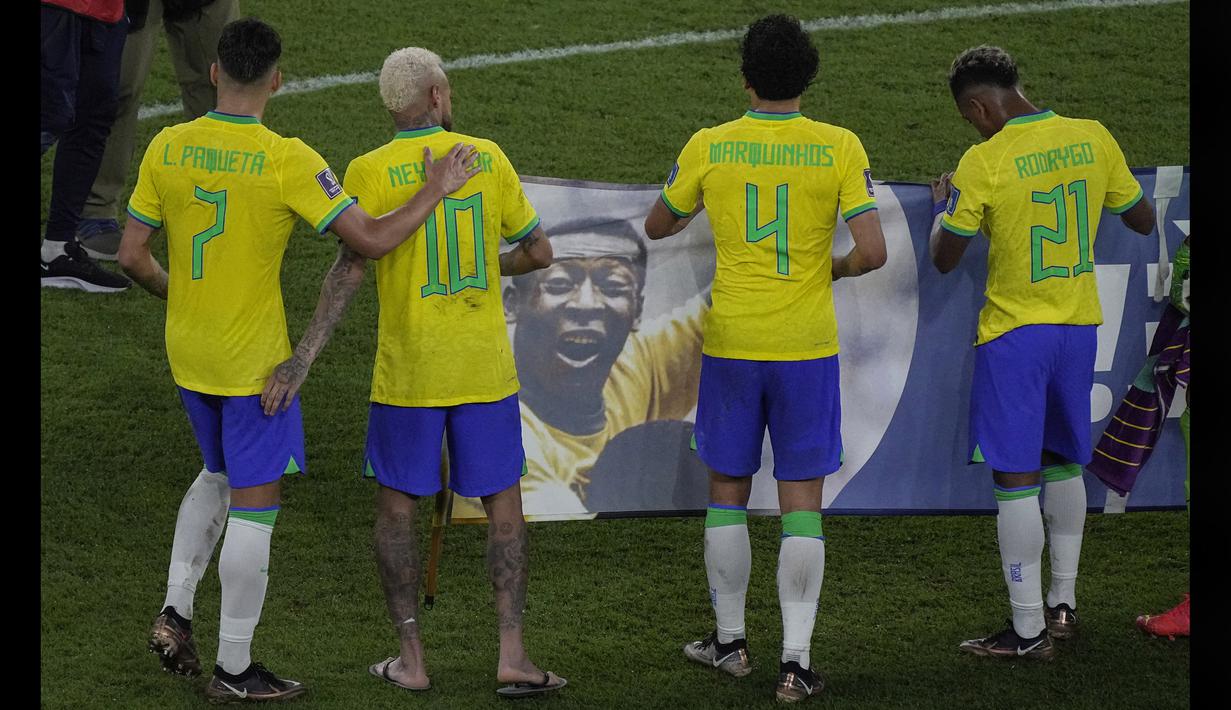 Bukan hanya memakai sendal jepit, Neymar bersama Timnas Brasil dikecam karena selebrasi berlebihan yang mereka lakukan saat menundukkan Korea Selatan di babak 16 besar Piala Dunia 2022. (AP Photo/Darko Bandic)