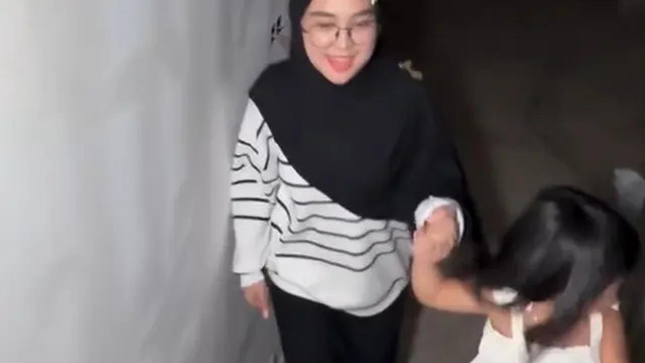 Tingkah Lucu Moana Anak Ria Ricis Sidak Rumah Baru, Hampir Jadi Bagian Depan Mewah Banget