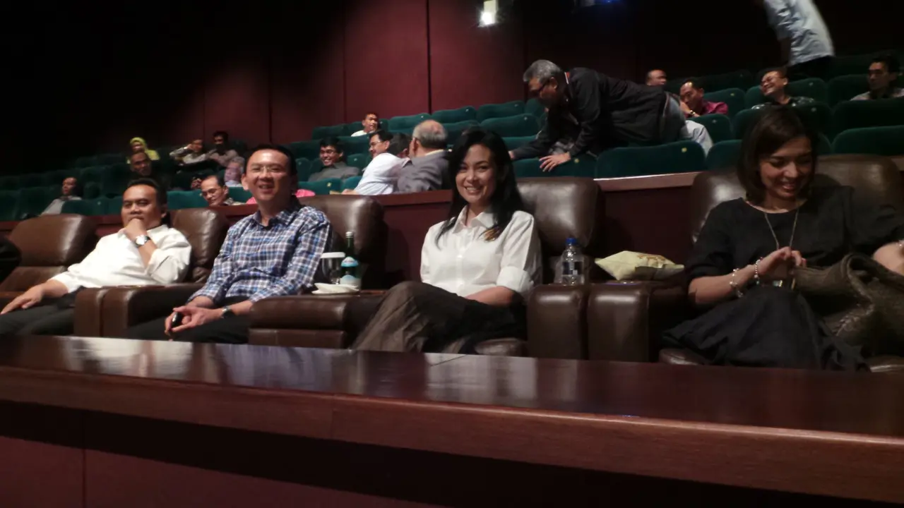Ahok saat menunggu diputarnya film Tabula Rasa
