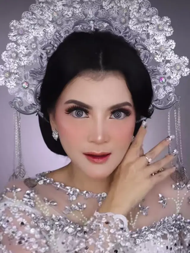 Tania Putri Pemeran Helen Kepompong yang makin glow up dan bikin pangling