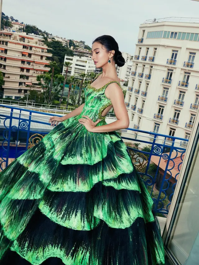 6 Gaya Raline Shah dalam Cannes Film Festival yang Menuai Banyak Sorotan