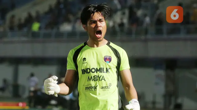 Foto: Selebrasi Emosional Kartika Ajie di Laga Debut Bersama Persita Tangerang, Clean Sheet dan Menang