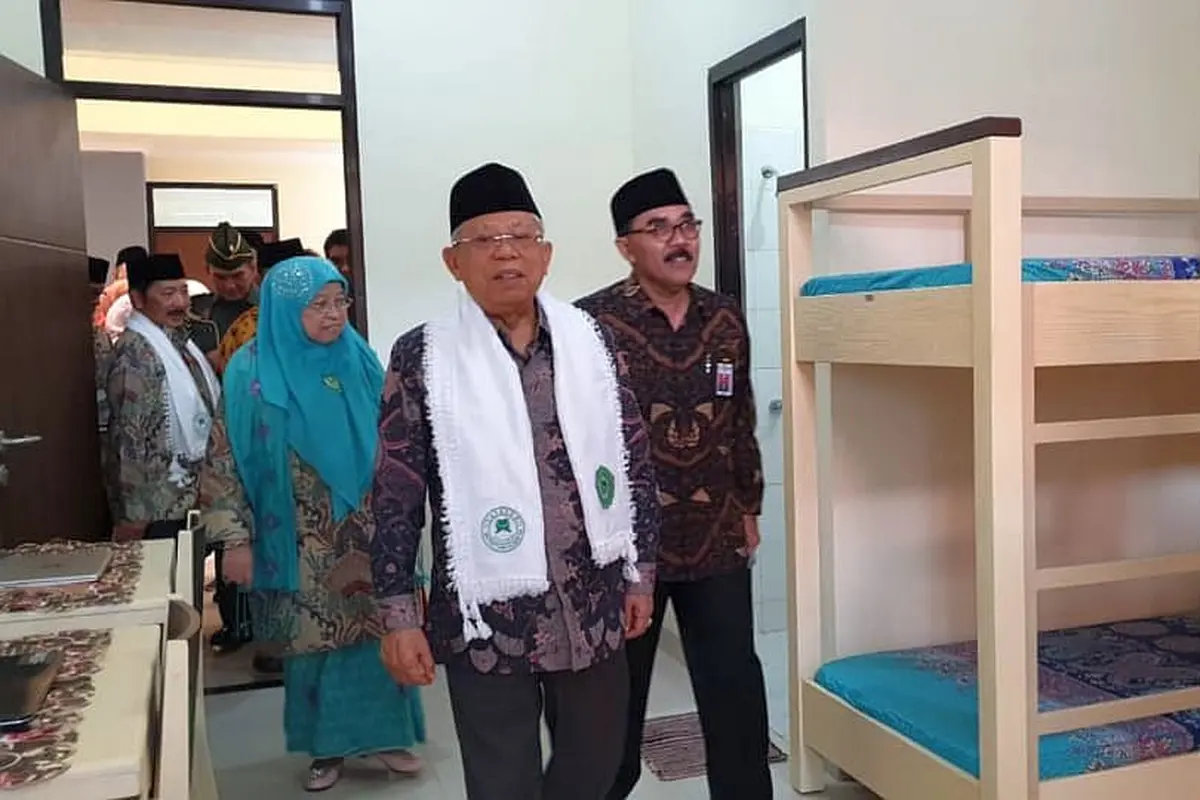 Wakil Presiden (Wapres) KH Ma'ruf Amin meresmikan rumah susun sewa (Rusunawa) Institut Ilmu Al Quran (IIQ) di Pamulang, Tangerang Selatan, Banten. (Dok Kementerian PUPR)