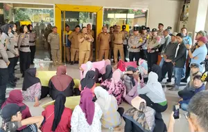 17 Tahun Krisis Air, Emak-Emak Sukabumi Geruduk Kantor Dinas PU