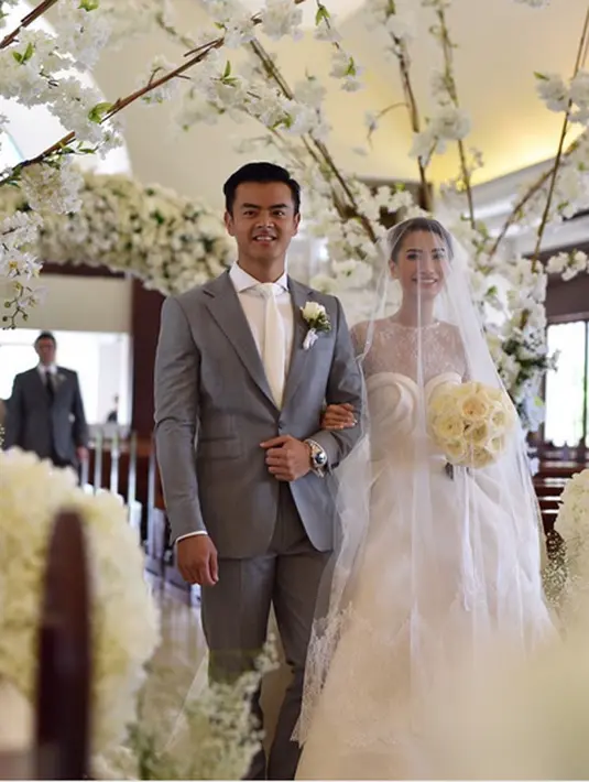 Acara ini dihadiri oleh kedua keluarga mempelai yang telah menikah. Diantaranya, orangtua, kakak kandung, paman atau bibi, hingga saudara sepupu. Acara ini sebagai ajang silaturahmi agar saling kenal dengan keluarga barunya. (Instagram/mrmrswiyoko)