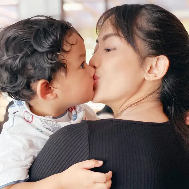 Momen-momen Ririn Dwi Ariyanti Mengasuh Anak
