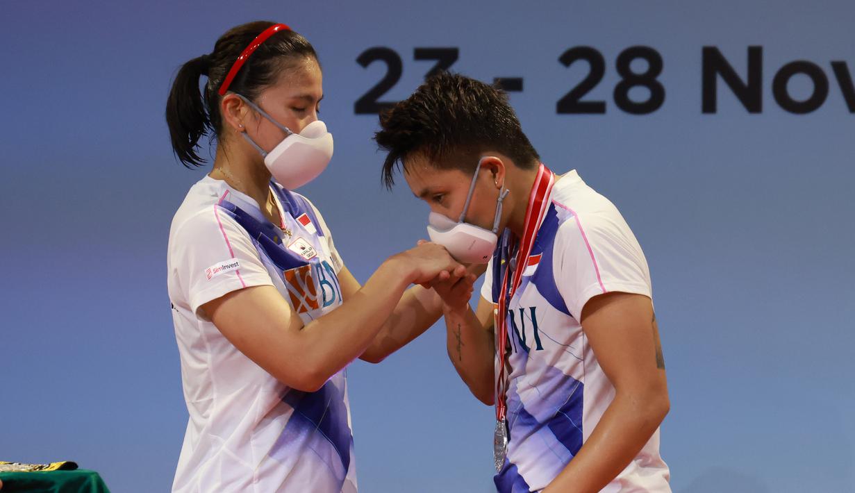 Pasangan ganda putri Indonesia, Greysia Polii/Apriyani Rahayu kandas di final Turnamen Bulu Tangkis Indonesia Open 2021 usai kalah dua game langsung dari ganda Jepang, Nami Matsuyama/Chiharu Shida. Puasa gelar selama 13 tahun pun berlanjut di Indonesia Open 2021. (Dok. PBSI)