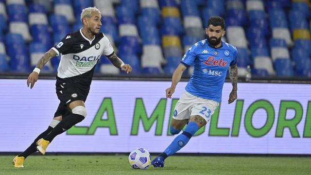 FOTO: Napoli Menyodok ke Posisi Kedua usai Hancurkan Udinese 5-1 - Roberto Pereyra; Elseid Hysaj