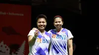 Greysia Polii/Apriyani Rahayu mencatat kemenangan laga pertama Grup A HSBC BWF World Tour Finals 2021 atas ganda Thailand, Jongkolphan Kititharakul/Rawinda Prajongja di Nusa Dua, Bali, Rabu (1/12/2021). (PBSI)