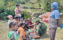 Satgas Yonif 136/TS Puncak Jaya Hadirkan Pelayanan Kesehatan Keliling di Kampung Terpencil