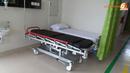 Dua tempat tidur yang ada di IGD RS Pertamedika Sentul City, Jawa Barat. (Liputan6.com/Aditya Eka Prawira)