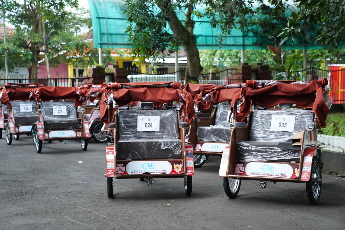 Becak Listrik dari Presiden, Harapan Baru bagi Para Penarik Lansia di Trenggalek