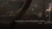 Viral Ular Muncul di Kaca Mobil saat Berkendara di BSD, Ini Kata Damkar yang Evakuasi