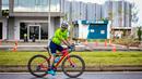 Sejumlah pesepeda melaju saat sesi group ride road to Gran Fondo New York (GFNY) Bali 2023 di kawasan Pantai Indah Kapuk (PIK 2), Jakarta, Minggu (29/1/2023). (Dok.GFNY Bali)