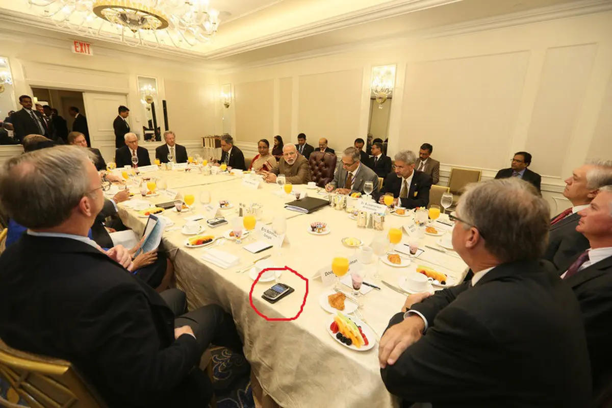 Bos Google Ketahuan Masih Pakai BlackBerry <i>Jadul</i>