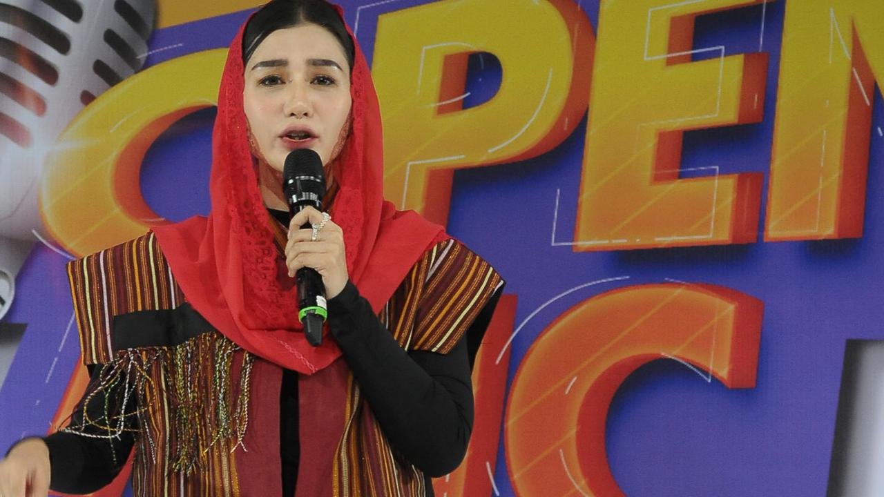 “Kesan pertama menjadi salah satu undangan paling horror karena untuk pertama kali diundang untuk stand up comedy,” kesannya.<br>