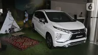 Unit mobil baru berada di salah satu showroom penjualan Mitsubishi kawasan Mampang, Jakarta, Senin (19/10/2020). Hal tersebut memang diharapkan mampu menstimulus pasar roda empat di Tanah Air, yang terdampak karena pandemi virus Corona Covid-19. (Liputan6.com/Herman Zakharia)