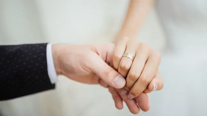 tangan pasangan cinta