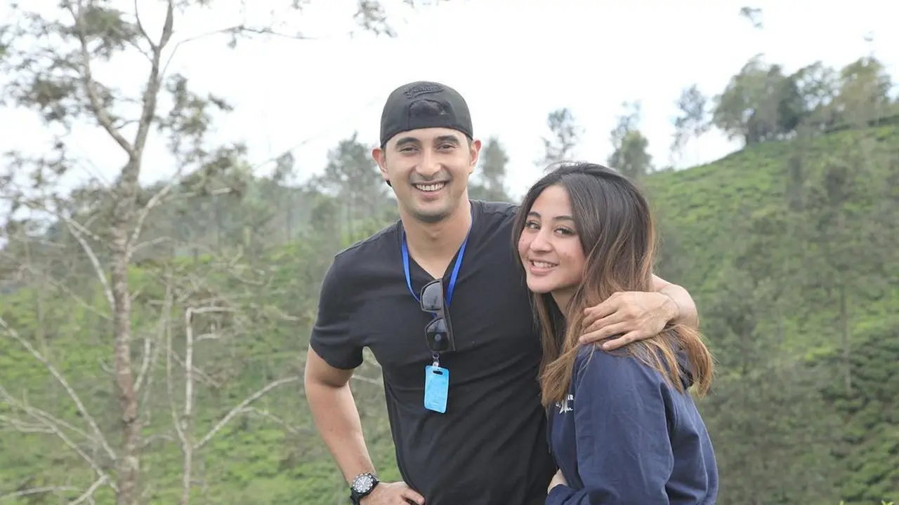 Main Sinetron ‘Bismillah Cinta’, Ini 6 Potret Mesra Ali Syakieb dan Margin Wieheerm