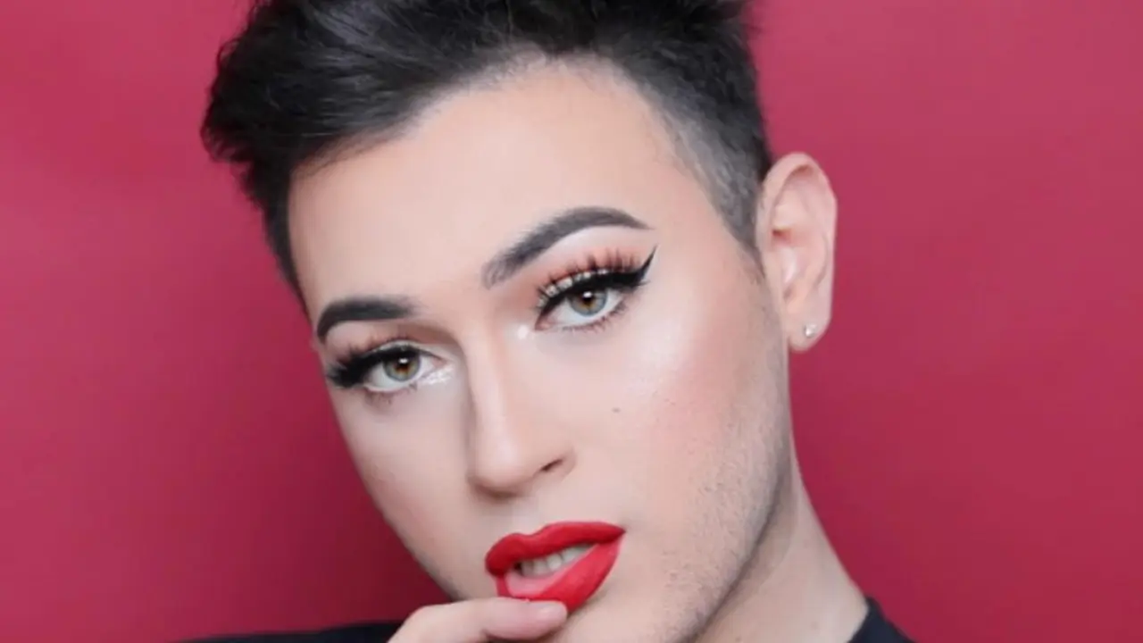 Salah Satu Brand Kosmetik Ini Memakai Pria Sebagai Modelnya