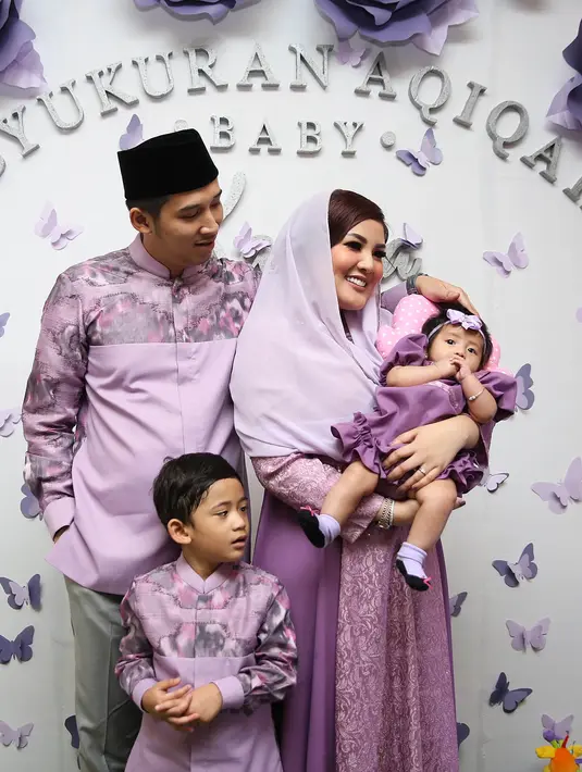 Mempersiapkan acara aqiqah yang tampak mewah ini, Nindy mengatakan dirinya dan suami membutuhkan waktu selama satu bulan untuk segalanya. (Bambang E. Ros/Bintang.com)