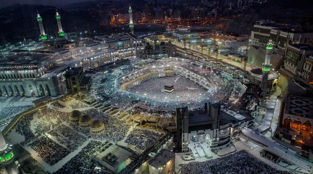 Membandingkan Biaya Umrah Mandiri dan Melalui Travel
