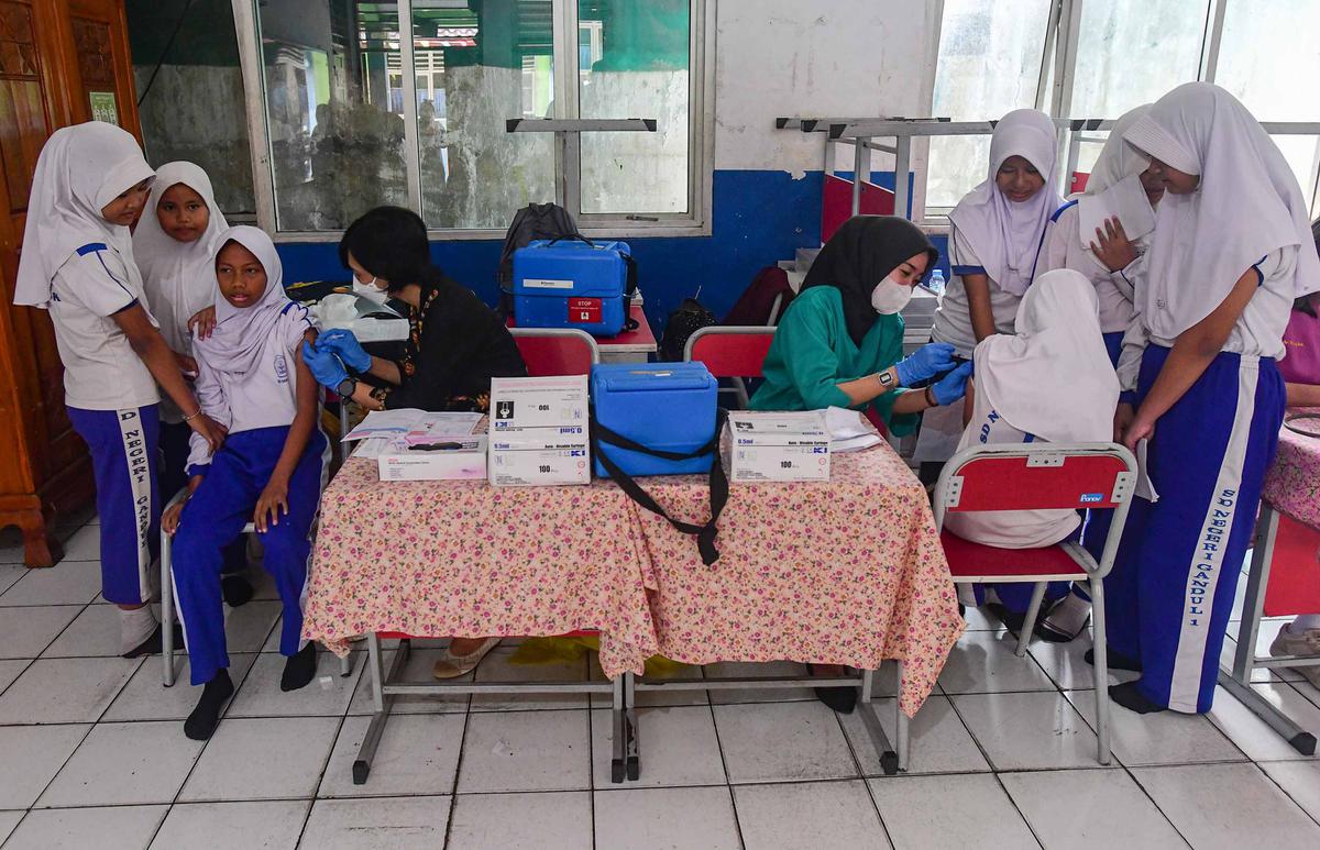 Antusias Murid SD Ikuti Vaksinasi HPV