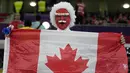 Seorang suporter timnas Kanada di tribun menunggu dimulainya laga pembuka Grup F Piala Dunia 2022 Qatar melawan Belgia , di Stadion Ahmad Bin Ali di Doha, Kamis (24/11/2022) dini hari WIB. Timnas Belgia mengawali perjalanannya di Piala Dunia 2022 dengan hasil positif dan mampu menang 1-0 atas Kanada.  (AP Photo/Natacha Pisarenko)