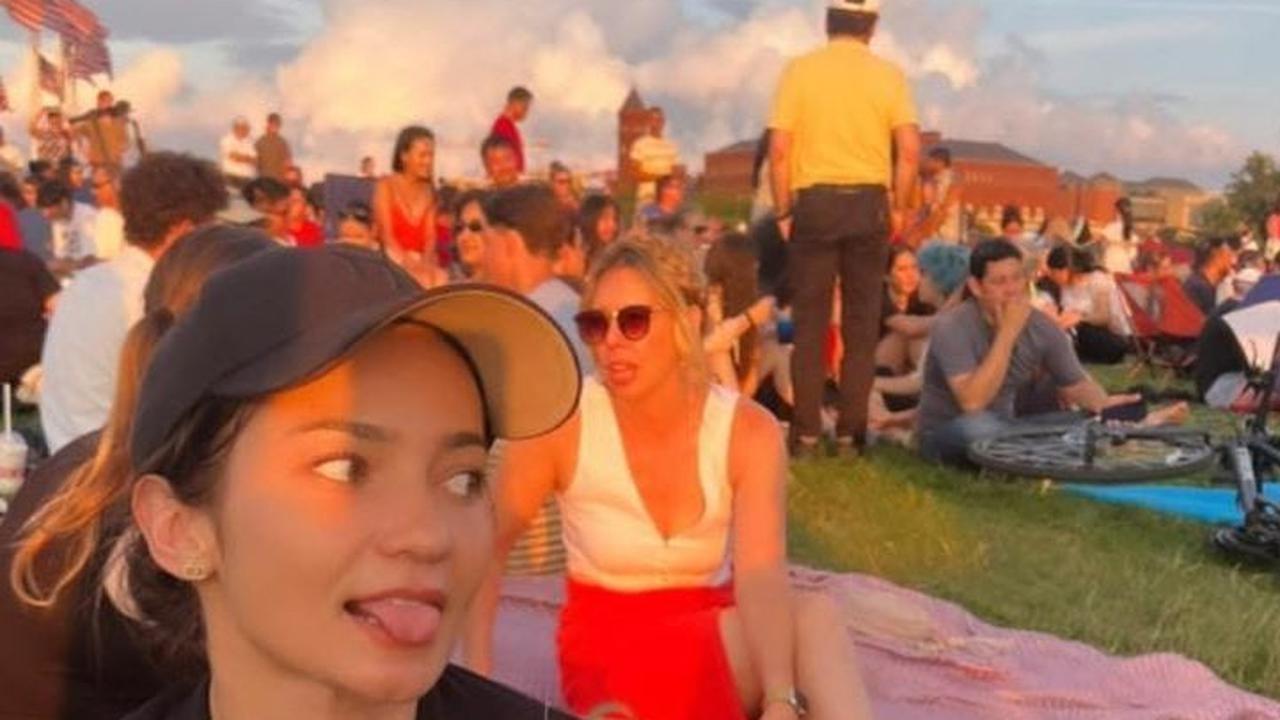 Setelah Enzy menetap di Amerika, banyak netizen yang penasaran dengan kehidupannya di sana.