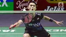Bermain ketat, Jonatan Christie dipaksa mengakui keunggulan Leong Jun Hao dengan skor 13-21, 21-16, dan 12-21. (Liputan6.com/Herman Zakharia)