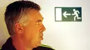 Manajer Chelsea Carlo Ancelotti sebelum menghadiri konferensi pers pada 14 September 2010, jelang partai Liag Champions melawan MSK Zilina. AFP PHOTO/JOE KLAMAR 