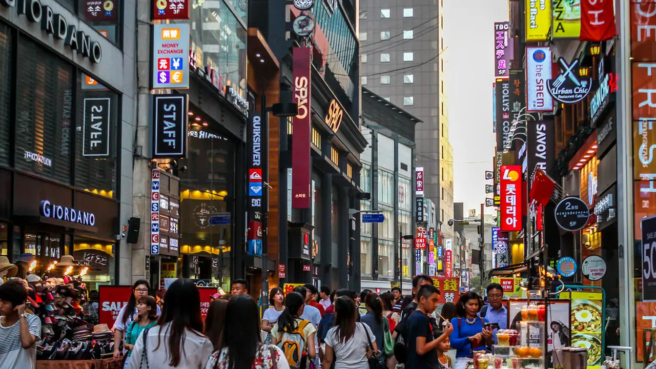 Jelajahi Gerai Kosmetik Terunik di Myeongdong Korea