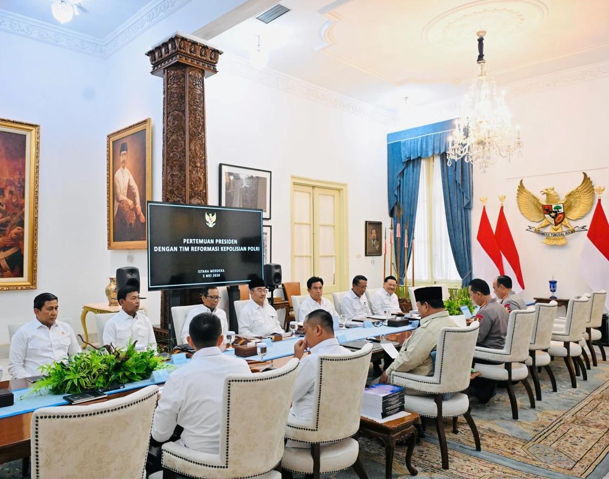 Laporan hasil kerja Komisi Percepatan Reformasi Polri telah diserahkan kepada Presiden Prabowo Subianto di Istana Negara, Selasa (5/5) sore.