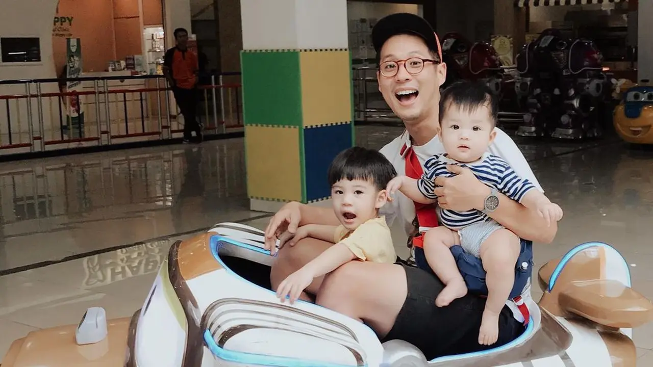 Junior Liem dan anak-anaknya