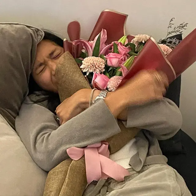 Momen romantis Nadhif Basalamah lamar kekasih di Jepang