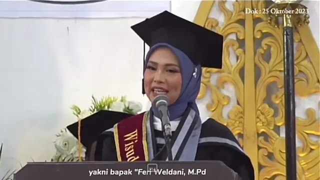 Fianolita Purnaningtias wisudawan terbaik dari Sekolah Tinggi Keguruan dan Ilmu Pendidikan PGRI Sumenep.