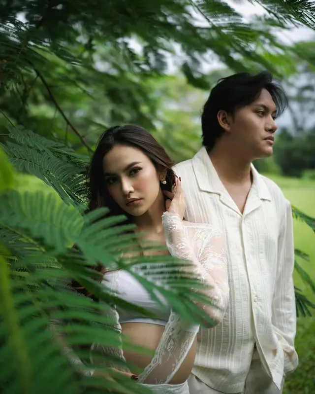 Potret Mahalini umumkan kehamilan anak pertama, tampil menawan pamer baby bump