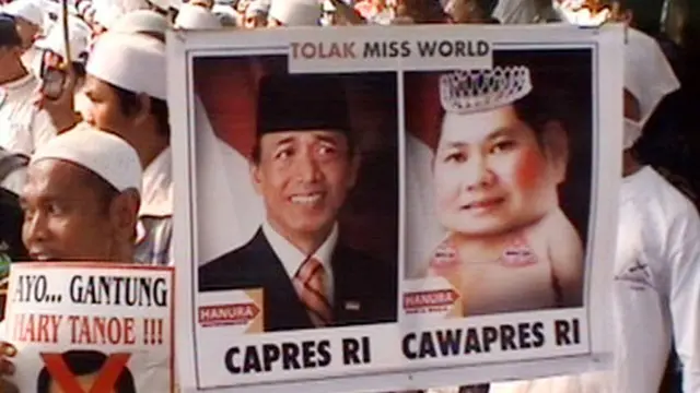 Demo Tolak Miss World di MNC Tower Ricuh