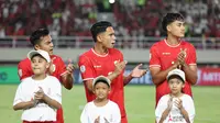 Pemain Timnas Indonesia, Pratama Arhan, Marselino Ferdinan, dan Rafael Struick saat&nbsp;laga lanjutan Grup B Piala AFF 2024 melawan Laos di Stadion Manahan, Solo, Jawa Tengah, Kamis (12/12/2024). (Bola.com/Abdul Aziz)