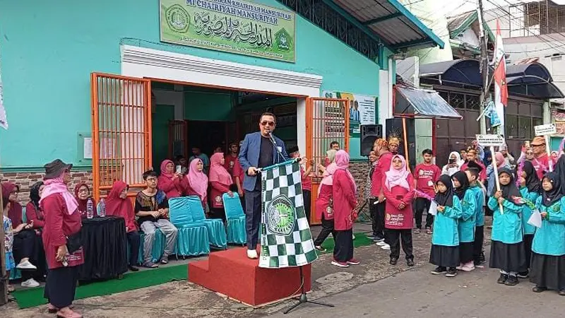 Ustaz Yusuf Mansur Lepas Karnaval Gerak Jalan Awrad 2024
