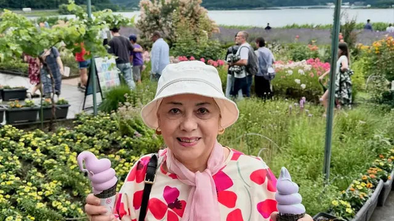 Foto Yanni Mulyaningsih, Ibunda Annisa Pohan yang Awet Muda dan Tetap Stylish di Usia 71 Tahun