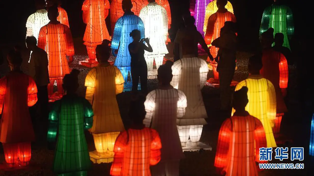 Uniknya Festival Lampion Berbentuk Terakota
