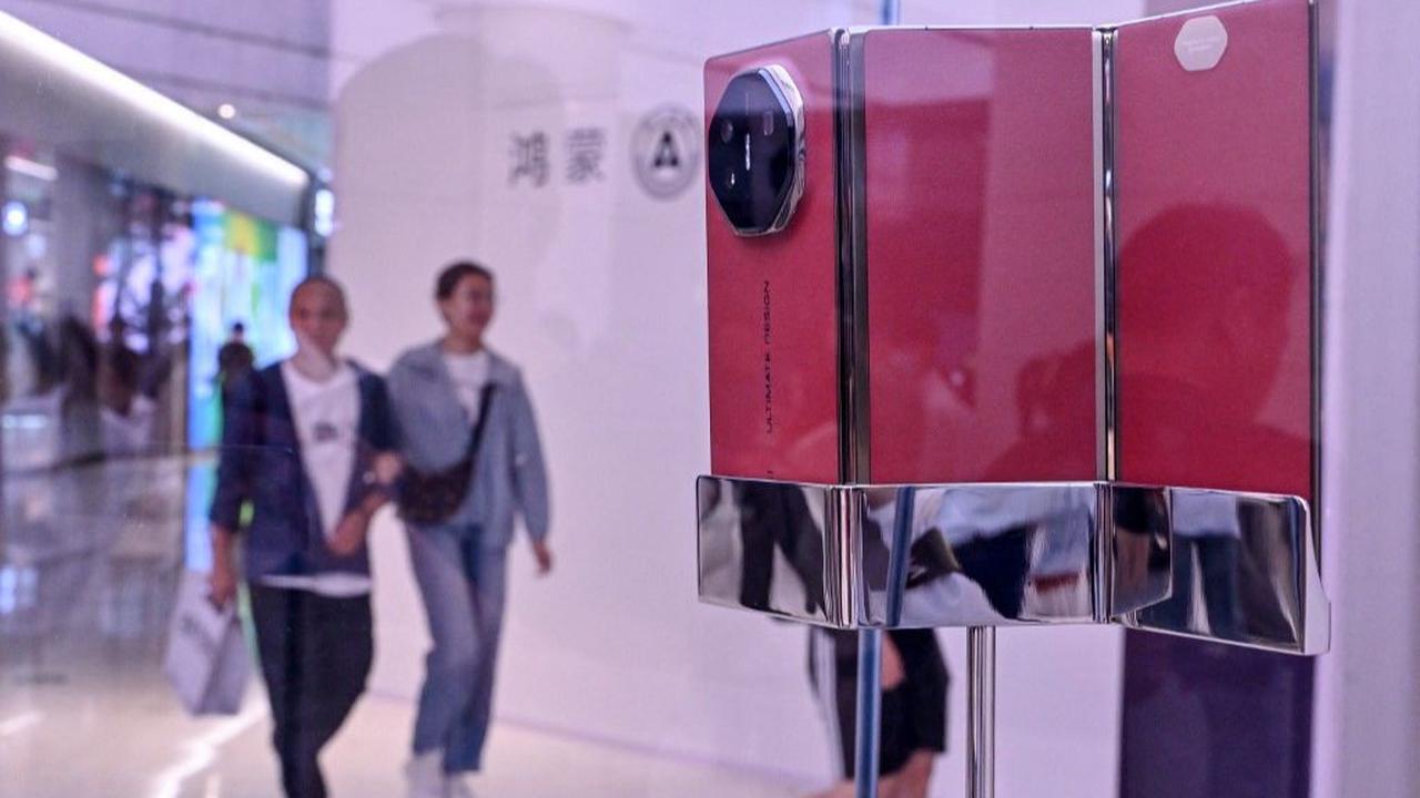 <b>Harga Huawei Mate XT Bikin Geleng-Geleng</b>