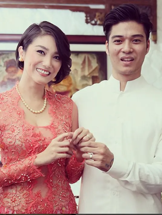 'Kita juga nggak ketemu belum bisa ketemu gimana-gimana jangan dipanjang-panjangin. Aku punya keluarga nanti pasti ada aku kasih poin untuk ketemu dan preskon sabar saja tunggu ya,' katanya lagi. (Via Instagram/@marshallsastra)