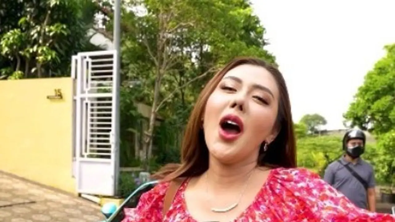 Rey Utami (https://www.instagram.com/p/Ct6D2gjg-xP/)