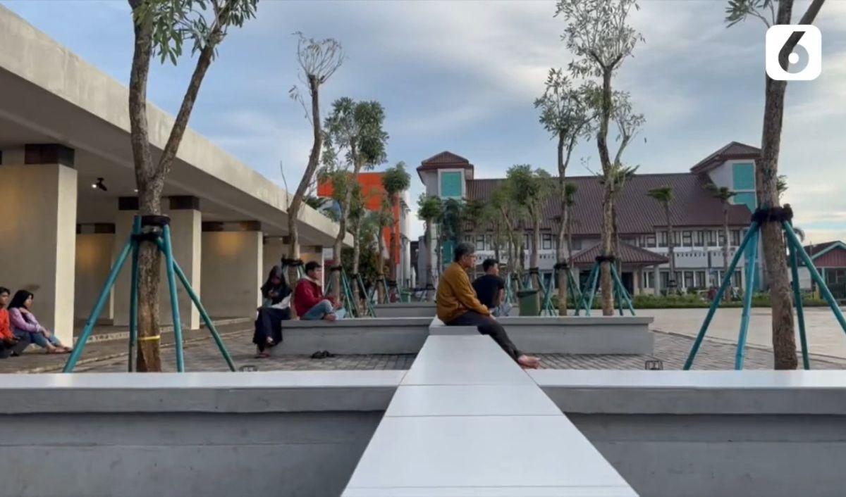 Hibur Anak di Playground